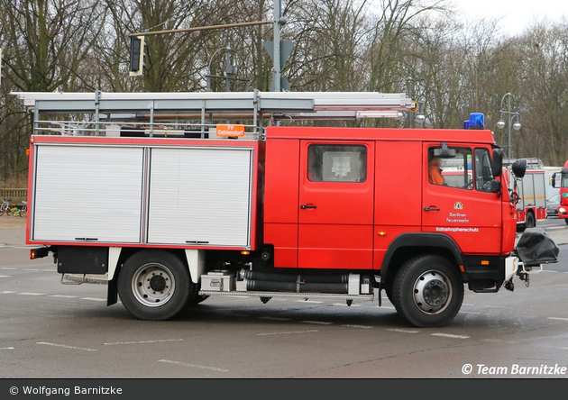 Einsatzfahrzeug Florian Berlin LF 16 TS B 8469 A D BOS Fahrzeuge