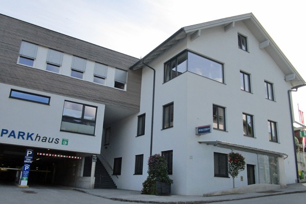 Wache Pi Haus Im Ennstal Bos Fahrzeuge Einsatzfahrzeuge Und Wachen Weltweit