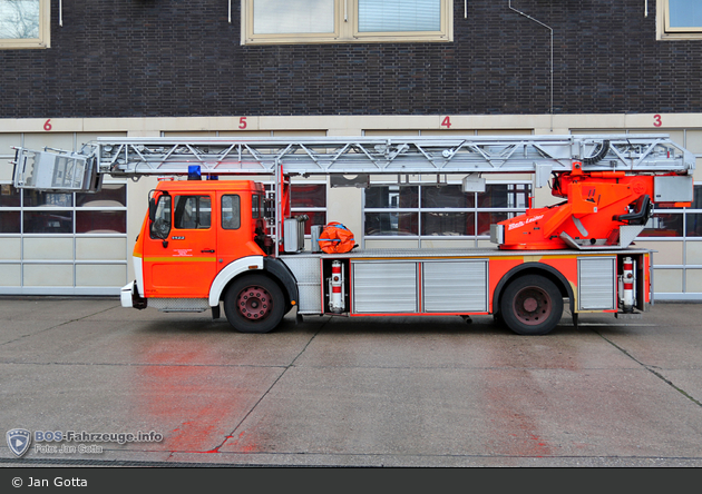 Mercedes-Benz 1422 F - Laux Feuerschutz GmbH - DLK 23/12