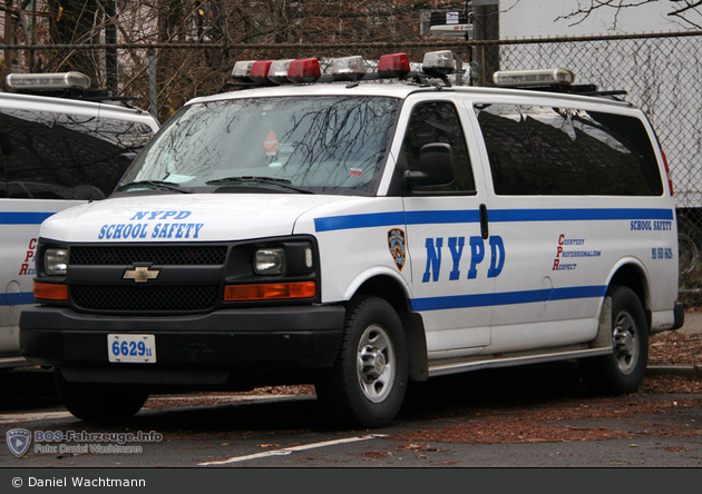 NYPD - Manhattan - School Safety Division - HGruKW 6629