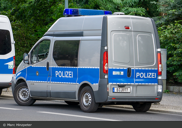 B-3977 - Renault Trafic - GefKW