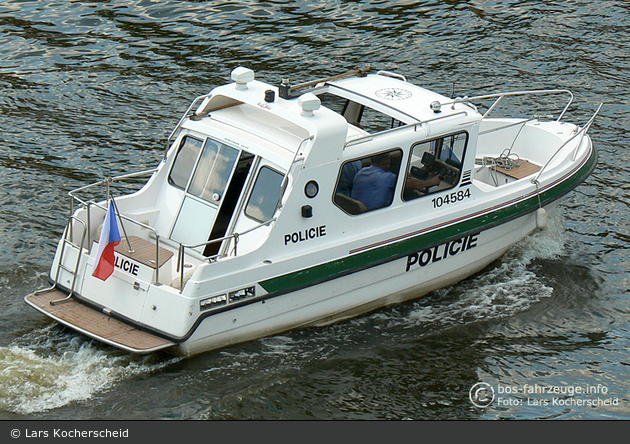 Praha - Policie - 104 584 - Streifenboot