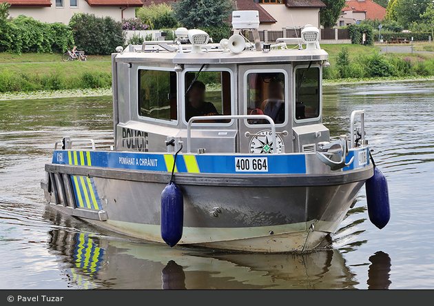 Nymburk - Policie - Streifenboot - 400 664
