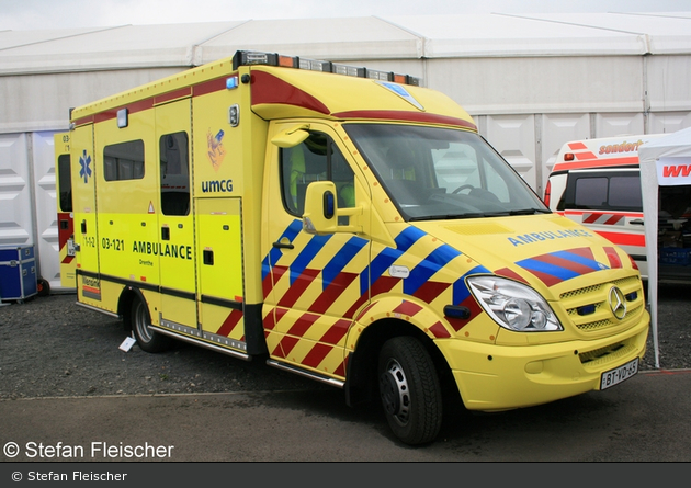 Assen - UMCG Ambulancezorg - S-RTW - 03-121 (alt) (a.D.)