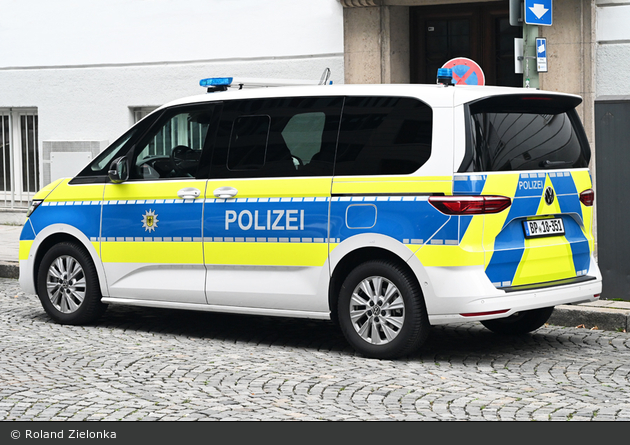 BP18-351 - VW Multivan T7 - FuStW