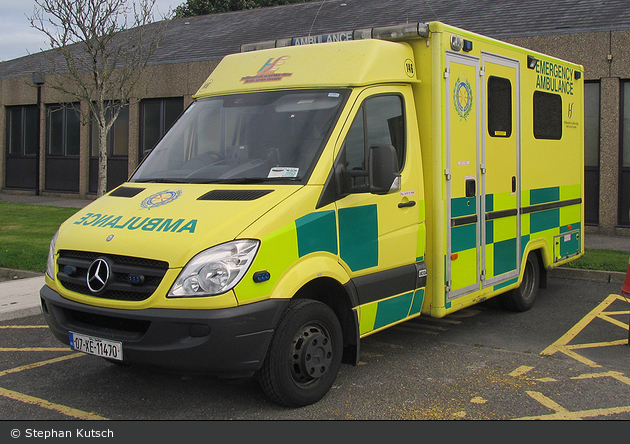 Dundalk - HSE National Ambulance Service - RTW - 146