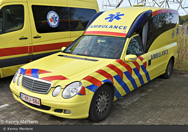 Rumst - Ambulancecentrum Antwerpen - KTW - 71 (a.D.)