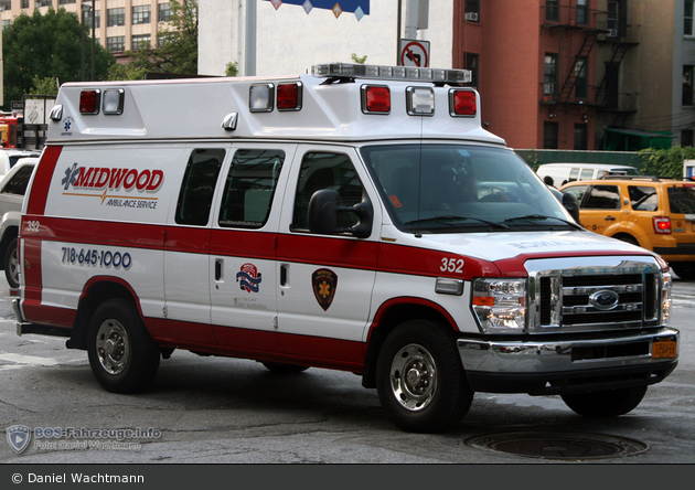 NYC - Brooklyn - Midwood Ambulance Service - Ambulance 352 - RTW