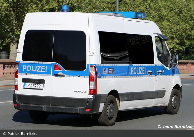 B-7999 - Renault Master - GruKW