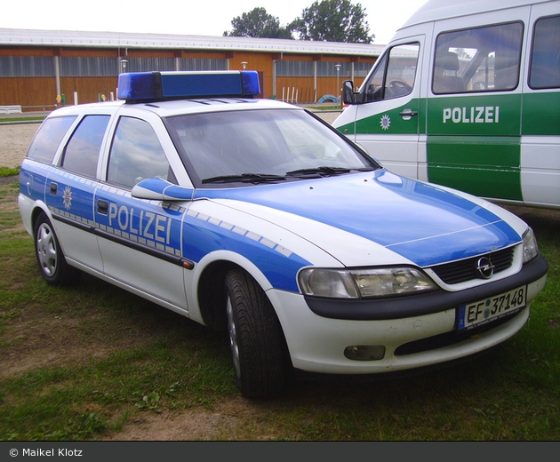 Suhl - Opel Vectra Caravan - DHuFüKW