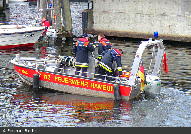Florian Hamburg Neuland Kleinboot