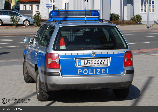 LG-3327 - VW Passat Variant - FuStW (a.D.)