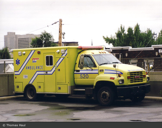 Montreal - Urgences-Sante Quebec - Ambulance 520