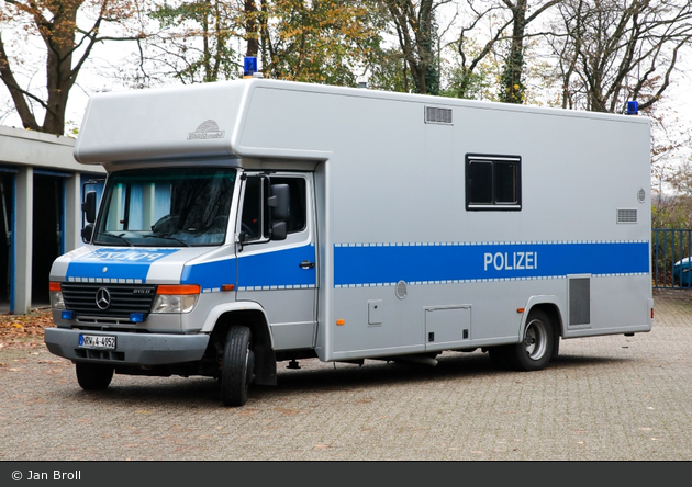 NRW4-4952 - MB Vario 815 D - Kontrollstellenfahrzeug