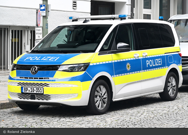 BP18-351 - VW Multivan T7 - FuStW