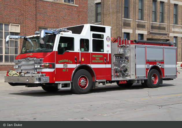 Milwaukee - Fire Department - Engine 2