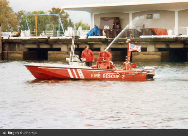Washington D.C. - District of Columbia Fire and Emergency Medical Services Department - Fireboat 002 (a.D.)