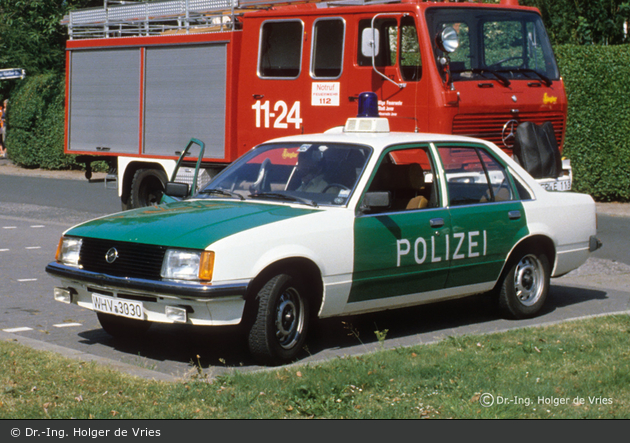 WHV-3030 - Opel Rekord E - FuStW (a.D.)
