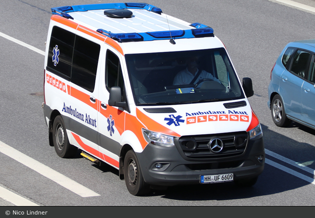 Ambulanz Akut - KTW (HH-UF 6609)