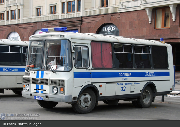 Moskau - Polizija - Mannschaftstransportfahrzeug
