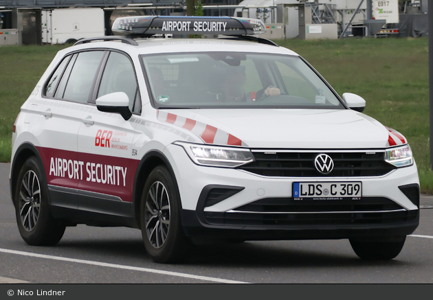 Flughafen Berlin-Brandenburg - Airport-Security - PKW-B34