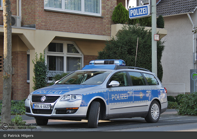 NRW4-6627 - VW Passat - FuStW - Paderborn