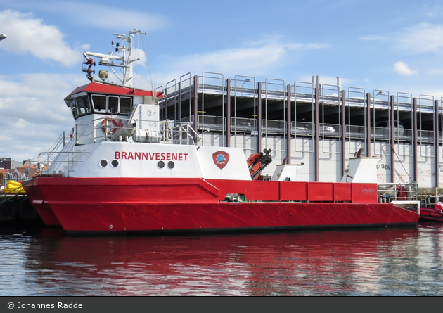 Stavanger - Rogaland Brann og Redning IKS - Hilfeleistungsfeuerlöschboot VEKTAREN