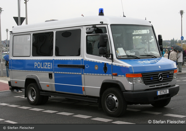 MB Vario 813 D - GruKW (B-7038)