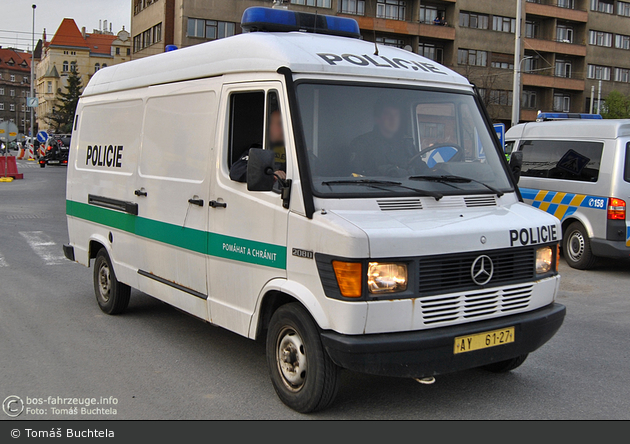 Praha - Policie - AY 61-27 - LKW