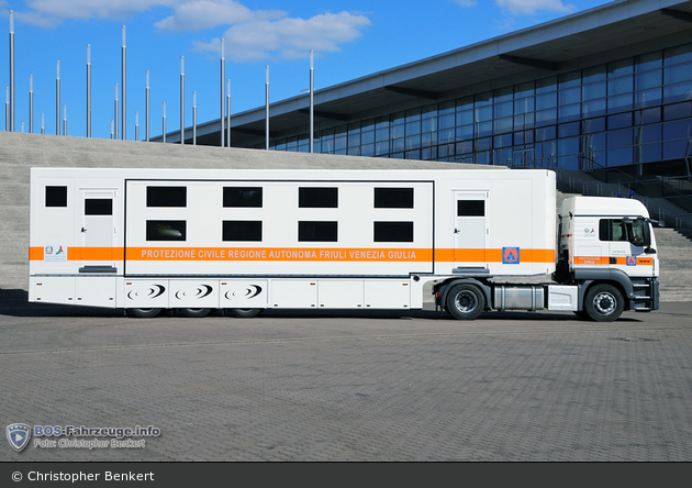 Palmanova - Protezione Civile - Sattelzugmaschine/Sattelauflieger-Unterkunft