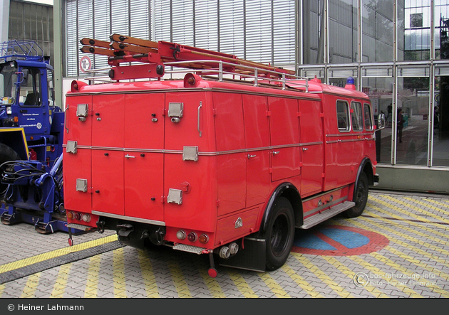 Hamburger Feuerwehrhistoriker Pullman TLF 16 (HH-2639)