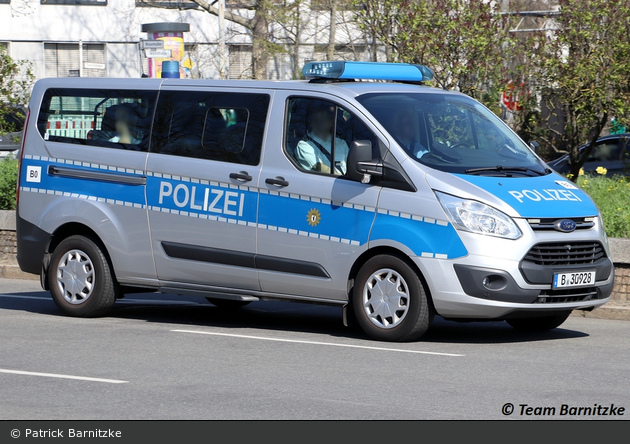 B-30928 - Ford Transit Custom - Kleinbus mit Funk