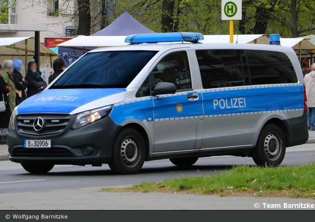 B-30906 - MB Vito - Kleinbus mit Funk