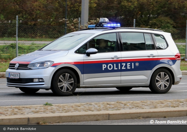 BP-90676 - Volkswagen Touran II - FuStW