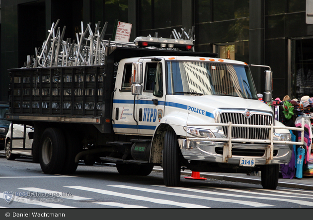 NYPD - Queens - Barriers Section - LKW 3145