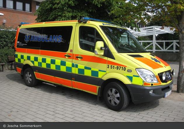 Kungälv - Västra Götaland Ambulanssjukvård - Ambulans - 3 51-9710 (a.D.)