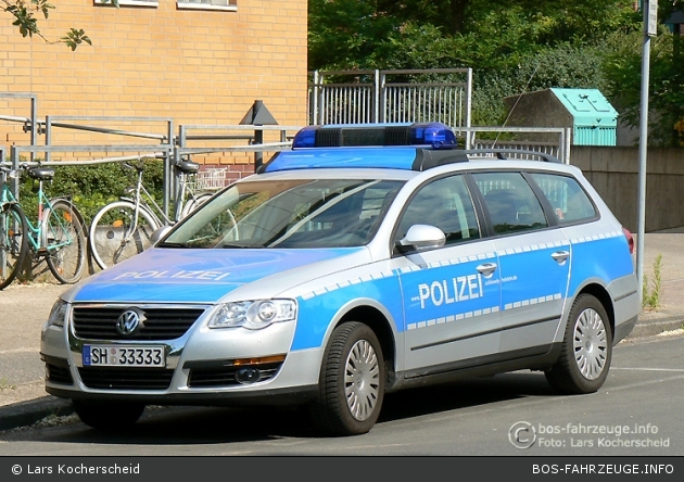 Ahrensburg - VW Passat Variant - FuStW