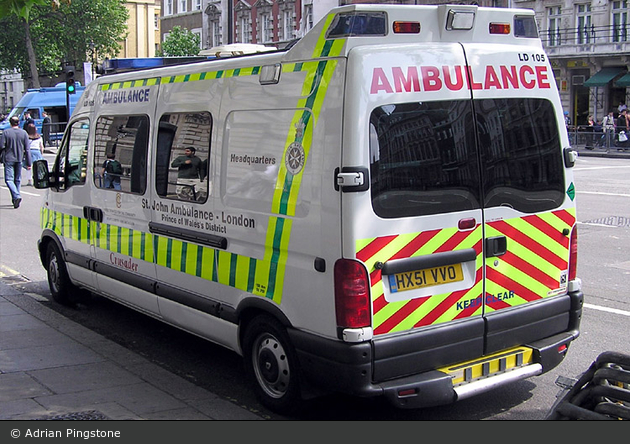 London - St John Ambulance - CA - LD 105