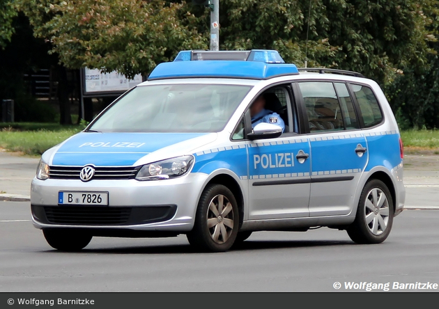 B-7826 - VW Touran - FuStW