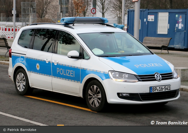 BP16-541 - VW Sharan - FuStW