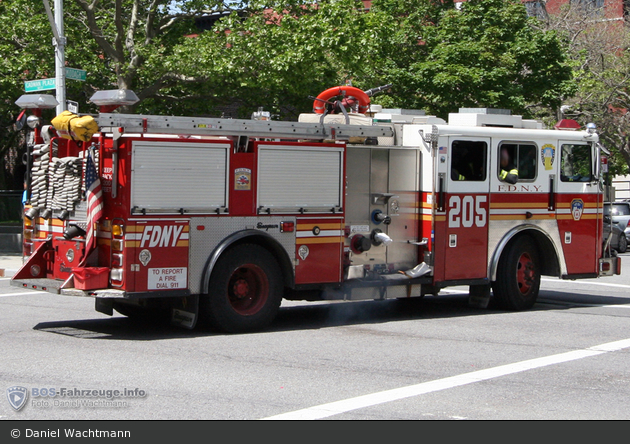 Einsatzfahrzeug: FDNY - Brooklyn - Engine 205 - TLF (a.D.) - BOS