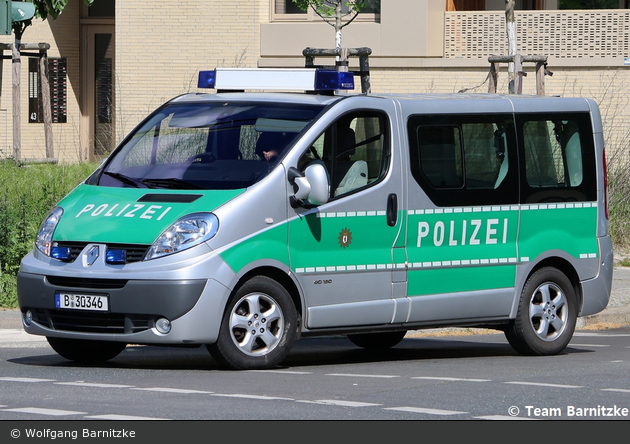 B-30346 - Renault Trafic - Kleinbus mit Funk