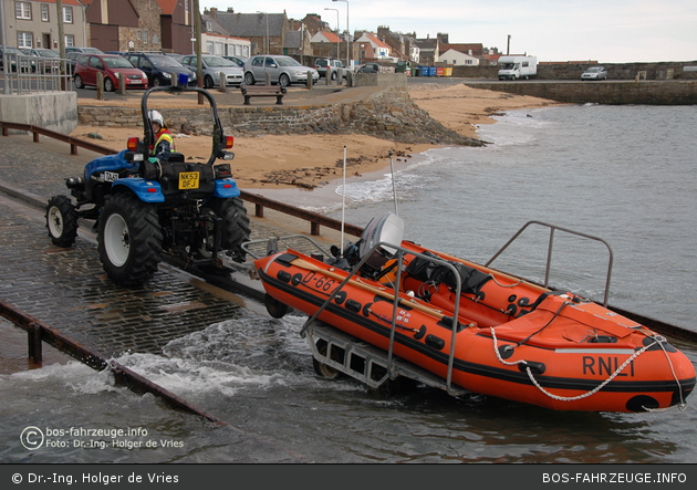 Anstruther - RNLI - Traktor mit Rettungsboot