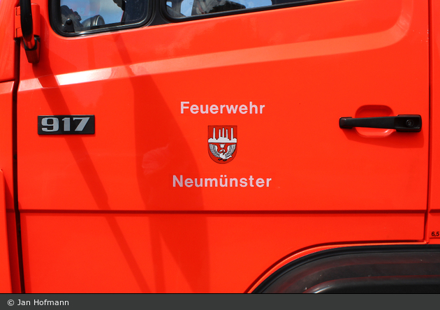 Florian Neumünster 12/20-01