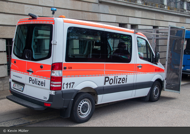 Zürich - StaPo - Ordnungspolizei - Sperrgitterfahrzeug - 329