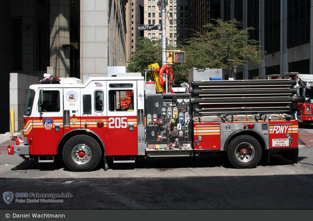 Einsatzfahrzeug: FDNY - Brooklyn - Engine 205 - TLF - BOS-Fahrzeuge