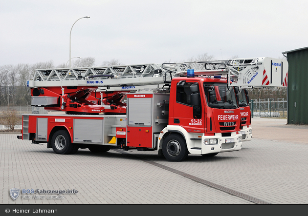 NI - Deutsche Marine Wilhelmshaven - Drehleitern