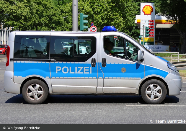 B-30735 - Renault Trafic - Kleinbus mit Funk