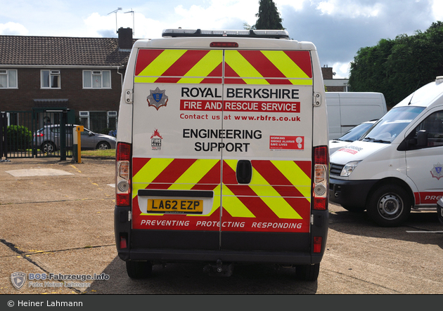 Reading - Royal Berkshire Fire and Rescue Service - Service Car