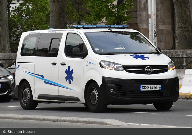 Paris - Eiffel Ambulances - KTW - VSL